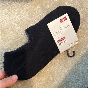 Uniqlo women’s footsies one size (3 pairs) black